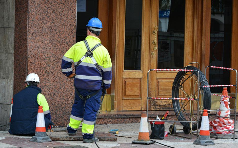 comment déboucher des toilettes avec un cintre Alfortville